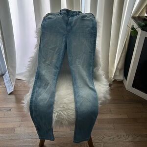 Hollister Distressed Light Blue Jeans; Size: 5r